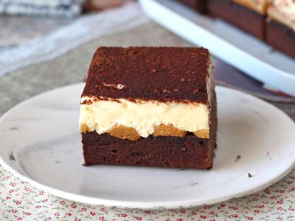 Non sapete scegliere tra brownie e tiramisù? Ecco il dessert che unisce entrambi alla perfezione