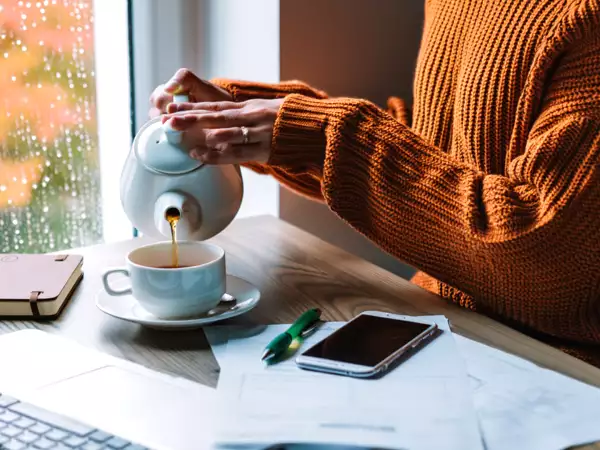 Pensate ad idratarvi con il freddo... ma il tè è davvero un sostituto dell'acqua?