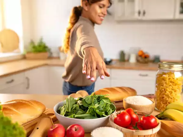 3 segnali che stai esagerando con questo alimento senza accorgertene