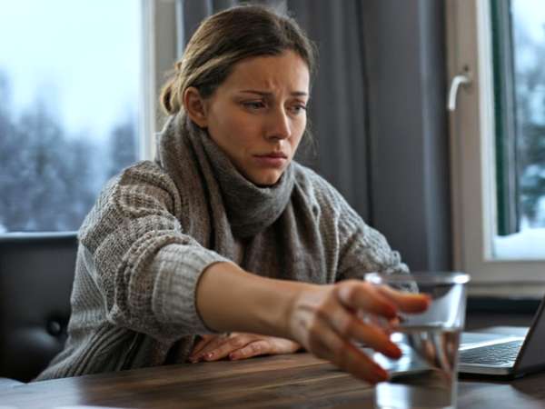 Disidratazione silenziosa in inverno: perché beviamo meno acqua e come rimediare senza sforzo