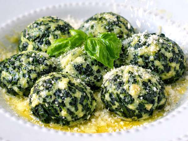 Ricette con gli spinaci: 6 piatti che vi porteranno in giro per il mondo