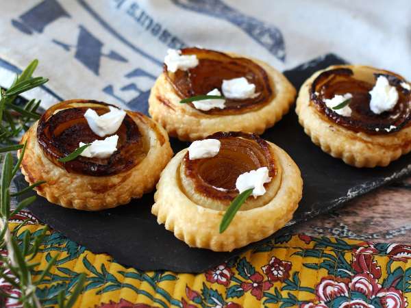 Tarte tatin salate: 9 idee creative e irresistibili per antipasti, brunch e cene leggere