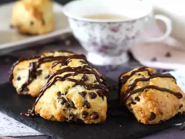 4 dolci inglesi per accompagnare il tè delle cinque e viaggiare direttamente in Inghilterra