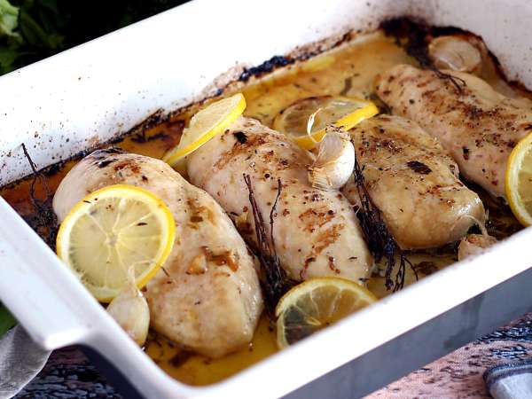 8 piatti salati dove il limone è protagonista assoluto (non solo una spruzzata finale)