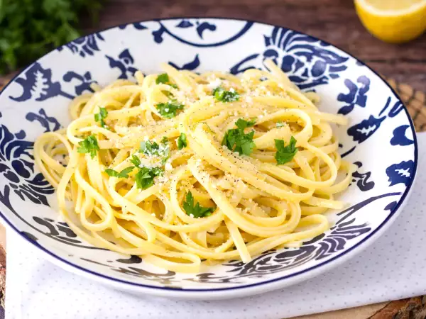 Perché le linguine al limone non hanno bisogno di panna (e come prepararle alla perfezione)