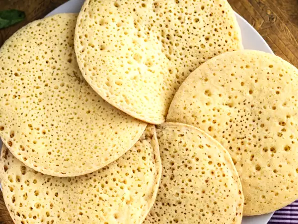 Baghrir, la crêpe marocchina dai mille buchi: il segreto per una texture perfetta a nido d’ape