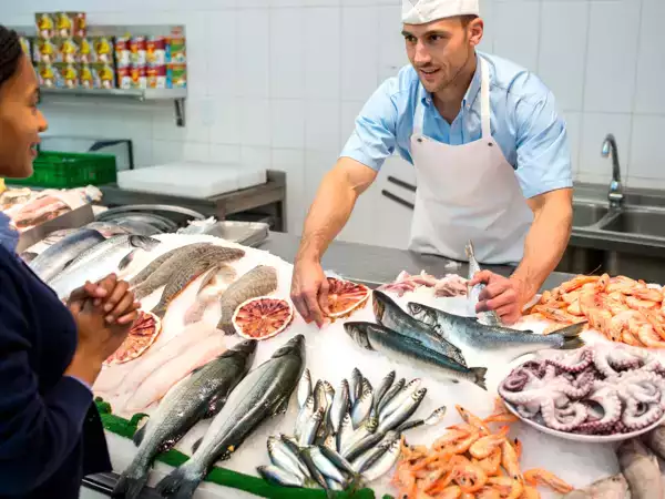 Più nutriente del salmone e molto più economico: il pesce dimenticato che fa bene alla salute