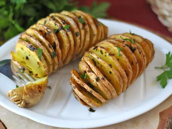 Patate Hasselback perfette? Ecco gli errori più comuni nella preparazione di questo contorno svedese