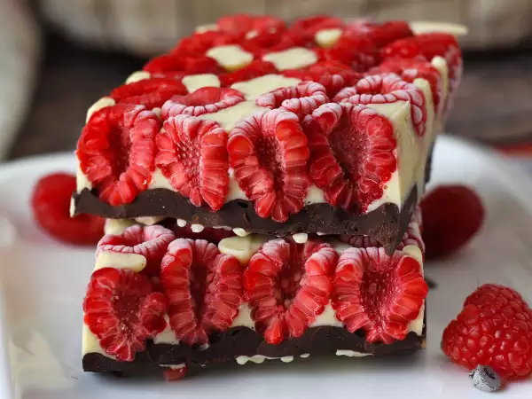Menu del giorno, 4 maggio: polpettine di melanzane, torta di patate e barretta di cioccolato