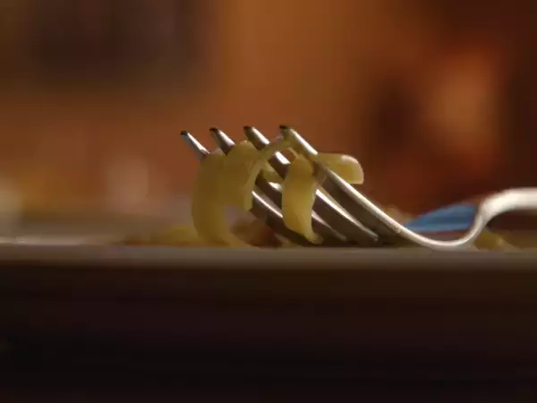 Perché le forchette hanno 4 punte? La risposta ti sorprenderà (e cambierà il modo in cui mangi!)