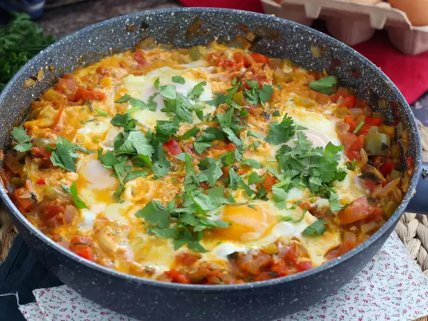 Cosa cucinare quando non si ha quasi nulla in casa? Queste 7 semplici ricette salveranno qualsiasi pasto senza fatica