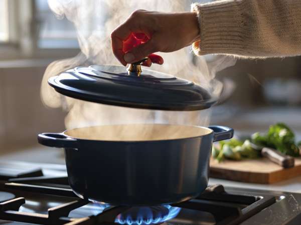 Coperchio sì o no? Prova questo metodo semplice per trasformare il sapore dei tuoi piatti oggi