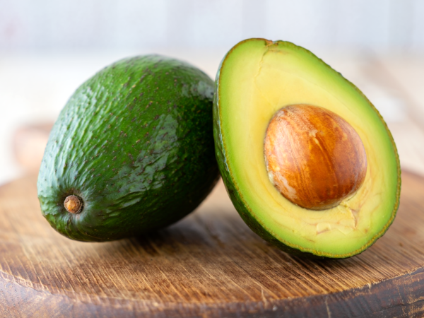 Scopri l'alimento economico che sostituisce l'avocado senza perdere nutrienti essenziali