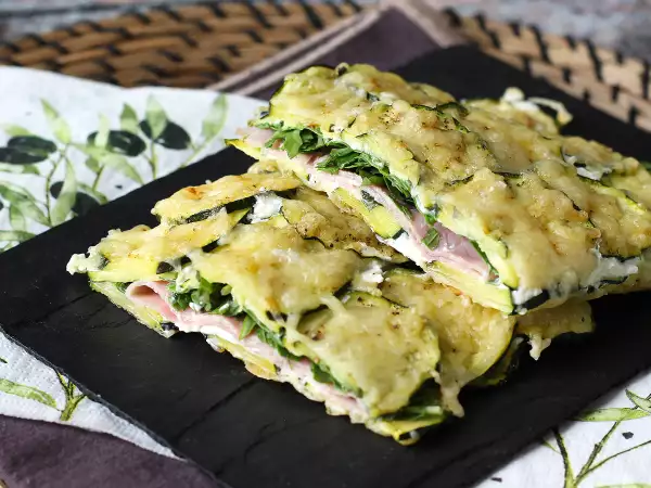 Scopri il menu del giorno: delizie primaverili con asparagi, zucchine e mango sticky rice!