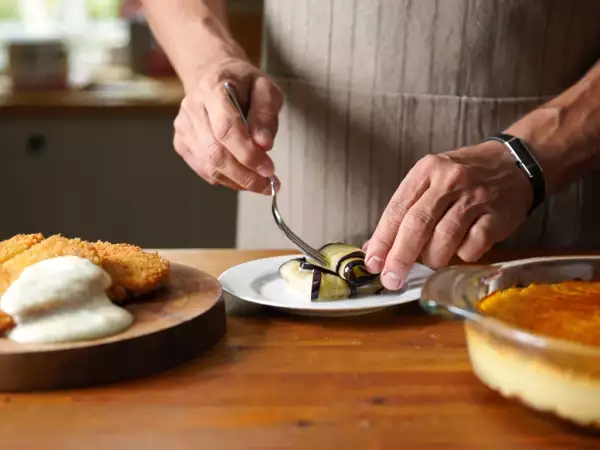 Scopri il menu del 23 maggio: delizie con involtini di melanzana e il dolce flan pâtissier