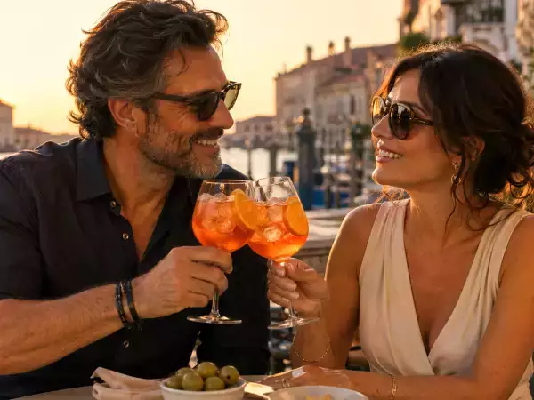 Brindisi all'italiana: dallo spritz al limoncello, i drink che spiegano l'aperitivo e il dopocena italiano.