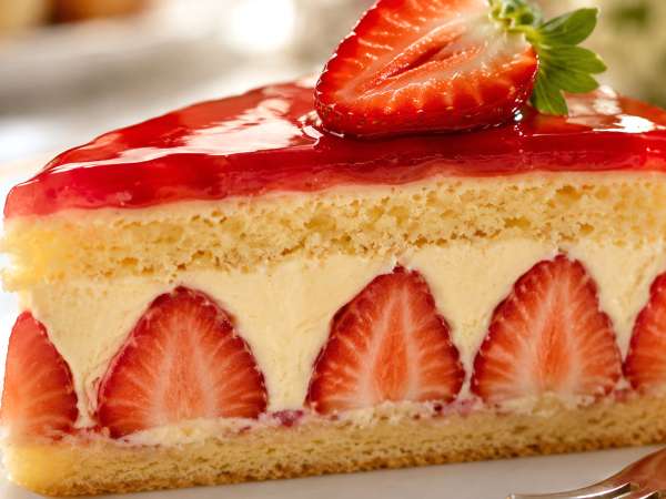 Un giro del mondo dei dessert alle fragole: ricette irresistibili dalla pavlova al fraisier