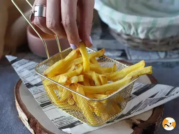 Non ci crederai: con questo metodo facilissimo le patatine fritte tornano croccanti in pochi minuti