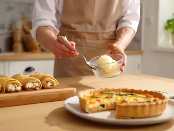 Menu del giorno, 25 giugno: caramelle di pasta fillo, quiche al salmone e sorbetto al limone