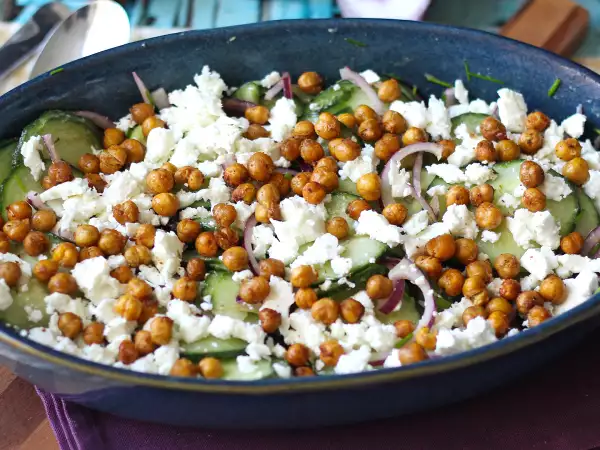 Insalate di legumi facili e gustose: idee con conserve e preparazioni semplici per pranzi leggeri