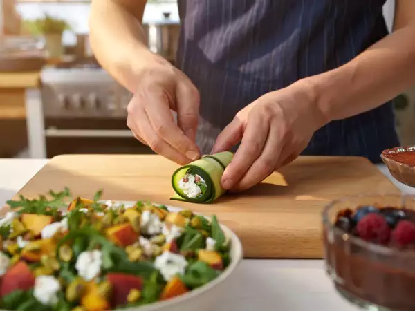 Menu vegetariano, 28 giugno: freschezza e dolcezza in un piatto colorato