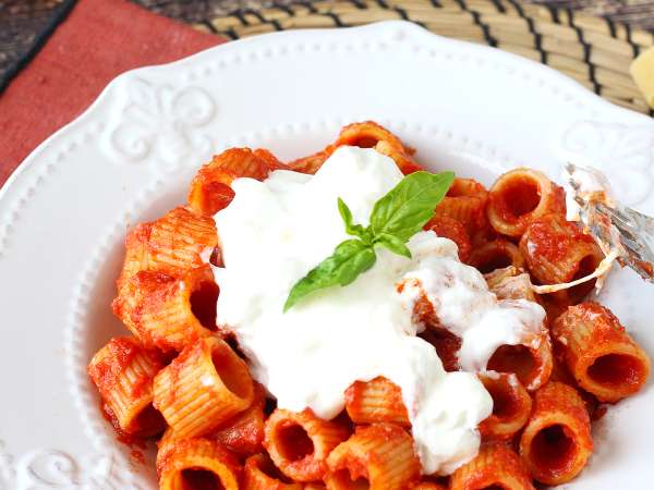 Menu vegetariano, 29 giugno: un viaggio tra tortilla bowl, pasta cremosa e gelato sano