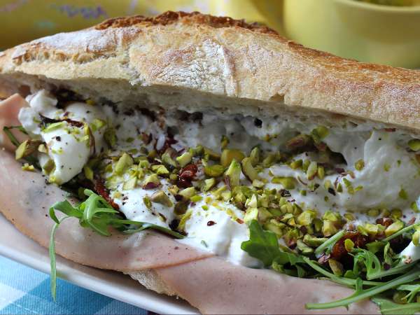 Scopri perché mortadella, burrata e pistacchi sono la combinazione italiana che spopola ora