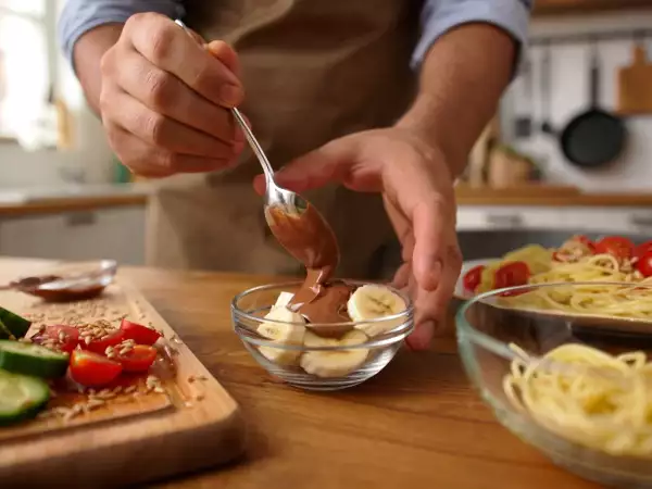Menu del giorno, 7 luglio: freschezza e gusto con cetrioli, spaghetti e cioccolato