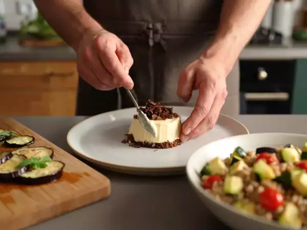 Menu vegetariano, 7 luglio: sandwich di melanzane, insalata cremosa e dolce al cioccolato