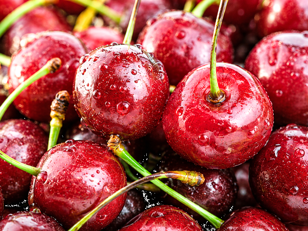 Non comprare ciliegie acquose: i trucchi per scegliere frutti dolci e mature al banco del mercato