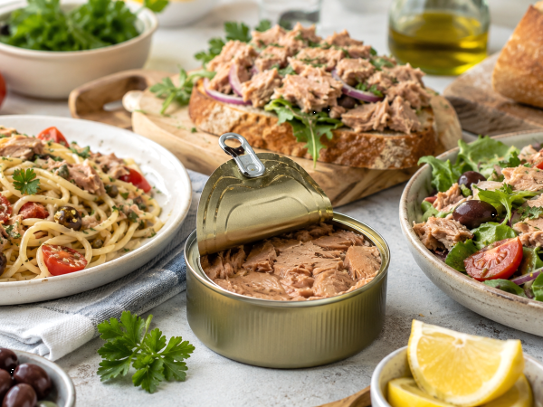 Hai solo una scatoletta di tonno? Idee semplici e gustose per cena o pranzo quando il frigo è vuoto