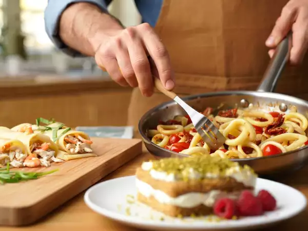 Menu del giorno, 12 luglio: un viaggio tra sapori asiatici e mediterranei
