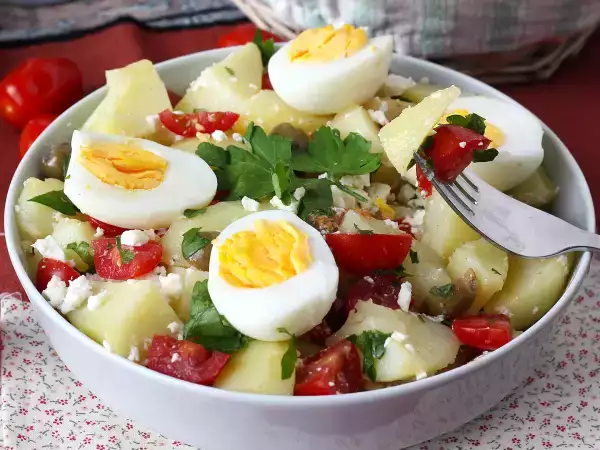5 insalate di patate veloci e saporite per sorprendere a tavola, pronte in pochi minuti in cucina
