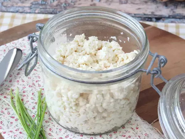 Come preparare fiocchi di latte fatti in casa con 2 ingredienti: ricetta cremosa e a basso costo