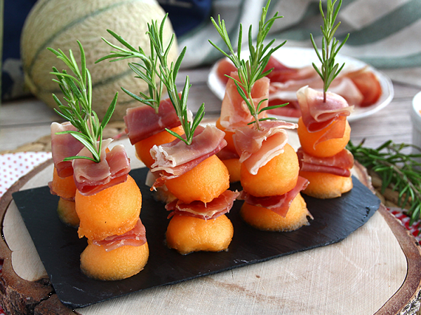 Colpisci tutti: come servire prosciutto e melone per farlo sembrare un antipasto raffinato da chef