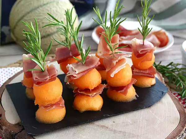 Colpisci tutti: come servire prosciutto e melone per farlo sembrare un antipasto raffinato da chef