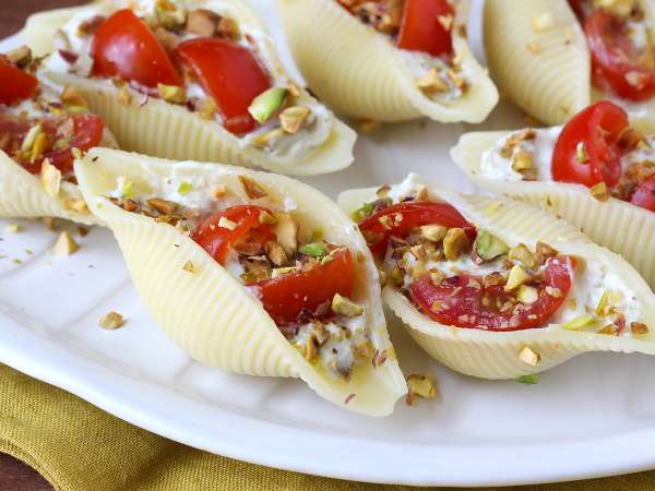 Conchiglioni ripieni freddi per l'estate: cremosi, colorati e pronti a sparire dal piatto in un attimo