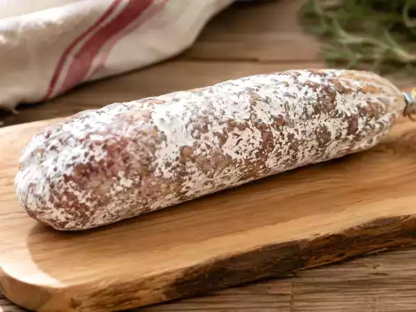 Salame richiamato per rischio microbiologico: ecco il lotto coinvolto