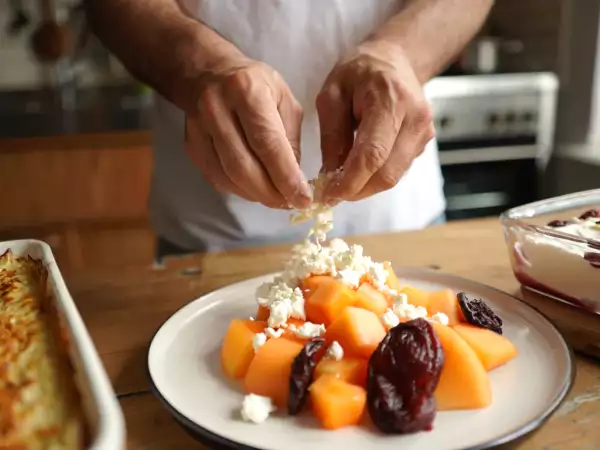 Menu vegetariano, 4 agosto: freschezza estiva con melone, riso gratinato e dolce al cocco