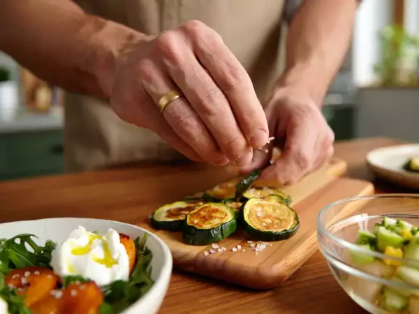 Menu vegetariano, 5 agosto: freschezza e croccantezza in piatti estivi