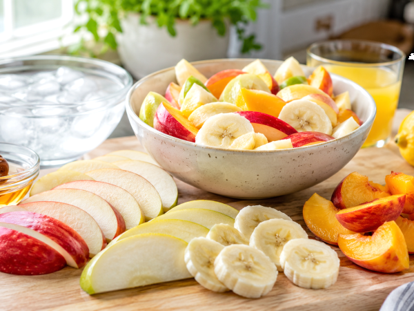 Frutta tagliata che annerisce subito? Scopri metodi pratici oltre al limone per mantenerla fresca