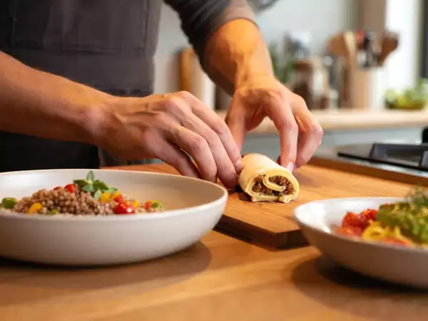 Menu vegetariano, 9 agosto: un viaggio tra grano saraceno, pesto e dolci orientali