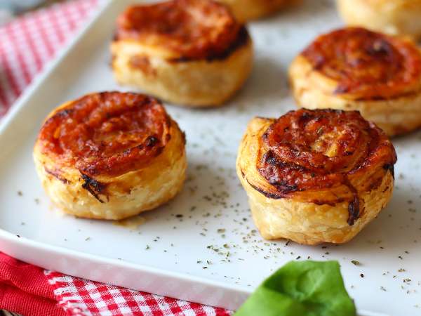 9 stuzzichini estivi da mangiare con le mani che conquisteranno i tuoi ospiti: idee per buffet e aperitivi