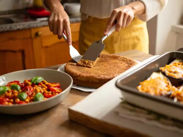 Menu vegetariano, 15 agosto: freschezza e sapore con insalata, melanzane e dolce al cocco
