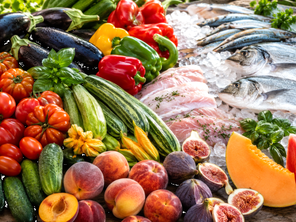 Acquisti intelligenti per agosto: cosa scegliere ora tra frutta, verdure e pesce di stagione