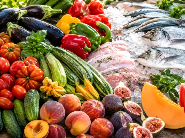 Acquisti intelligenti per agosto: cosa scegliere ora tra frutta, verdure e pesce di stagione