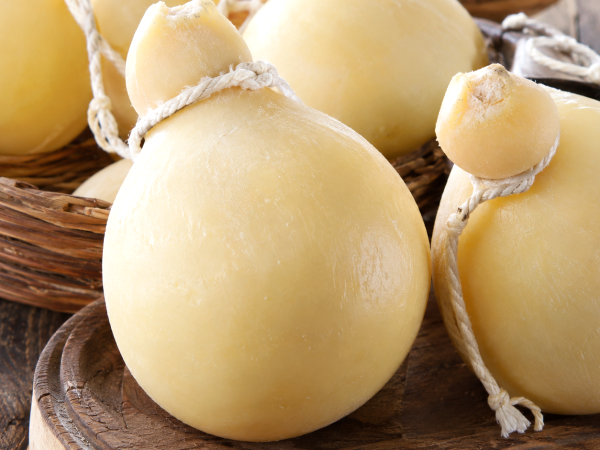 Caciocavallo e caciotta richiamati per E. coli: l’elenco completo dei 62 lotti