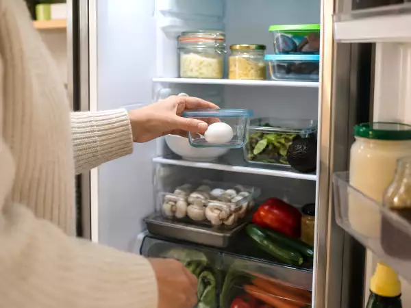 Per quanto tempo si può conservare un uovo sodo in frigorifero e i segnali che dicono se è scaduto