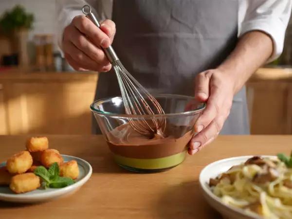 Menu vegetariano, 24 agosto: crocchette di patate fresche, tagliatelle autunnali e torta cioccolato-avocado