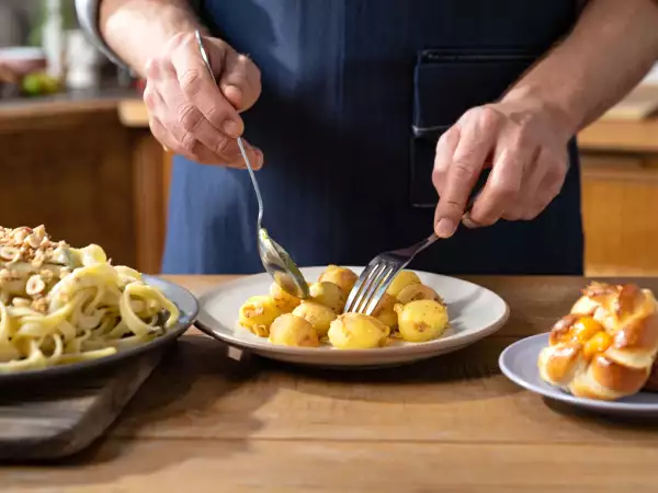 Menu vegetariano, 29 agosto: sformatini cremosi, pici ricchi e brioche dolci all'albicocca